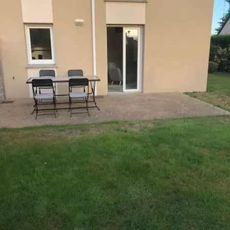 Appartement Au Rdc Avec Jardin Clos, Au Calme. Saint-Aubin-du-Cormier Exterior photo
